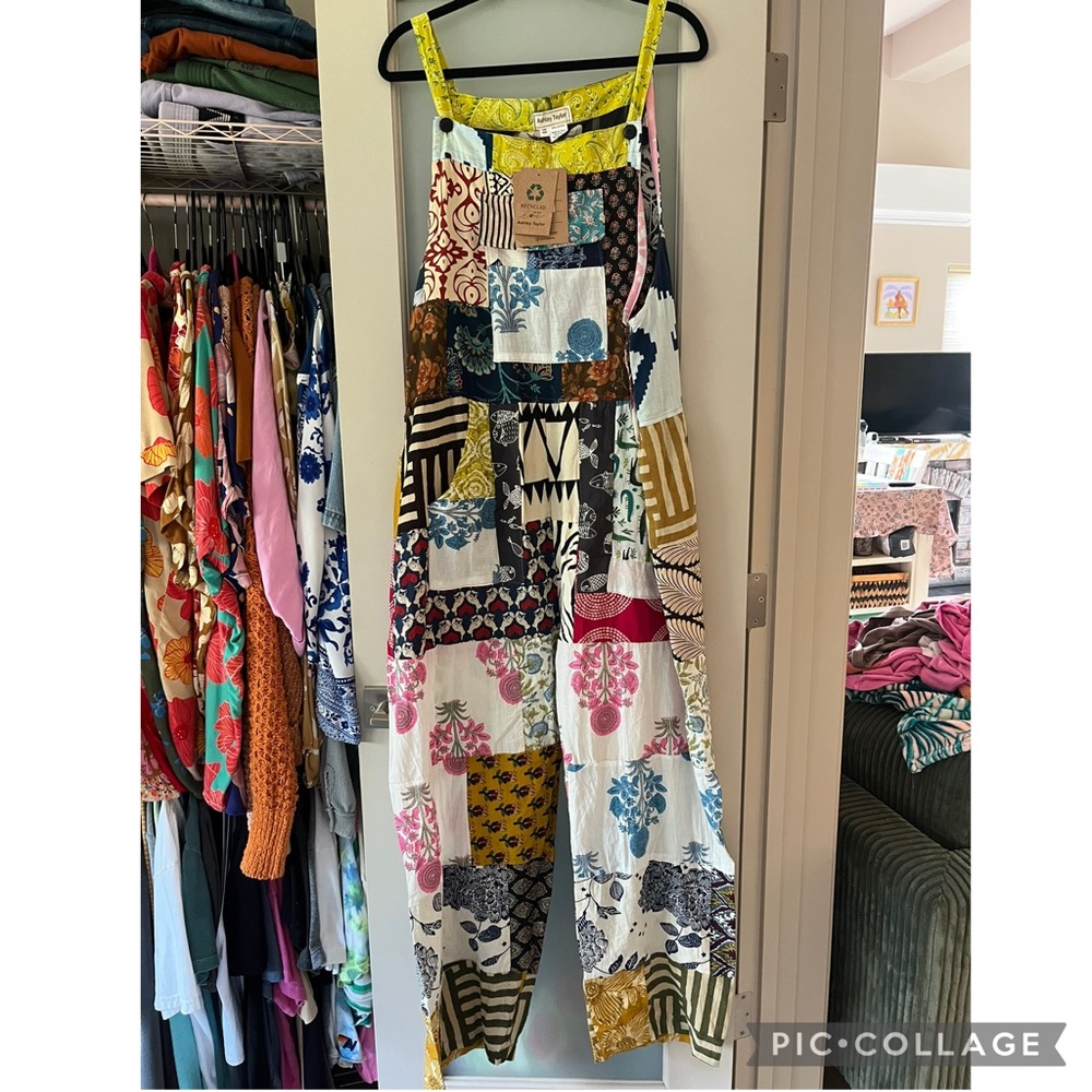 Ashley Taylor Green and Black Patterned Fabric. PATCHWORK! Made in India ☀️